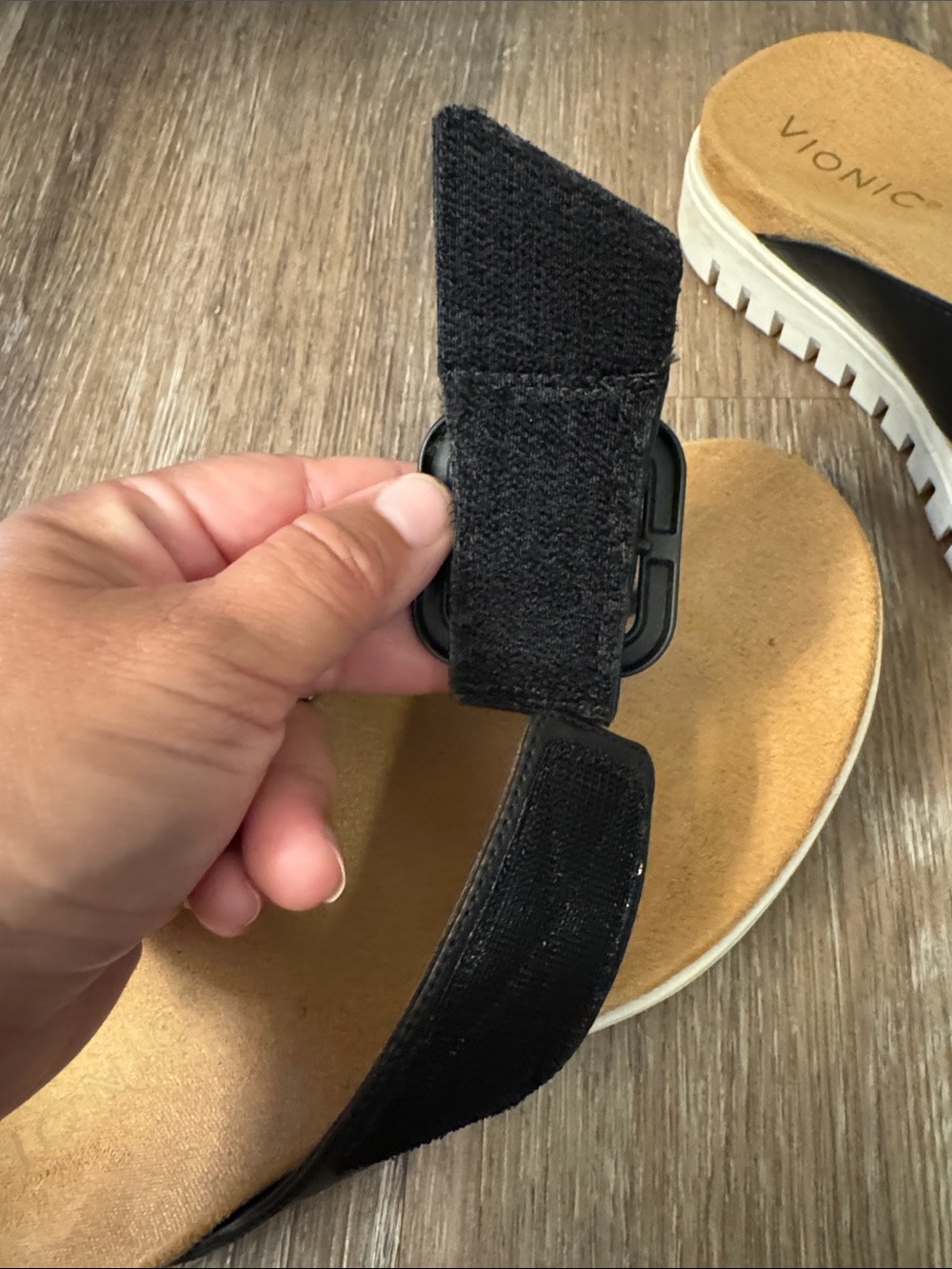 Vionic flip flops - Picture 4 of 5